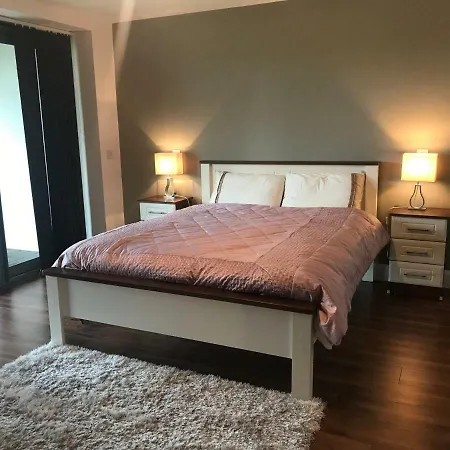 Reeks View Townhouse Apartment *