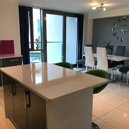 Reeks View Townhouse Apartment *